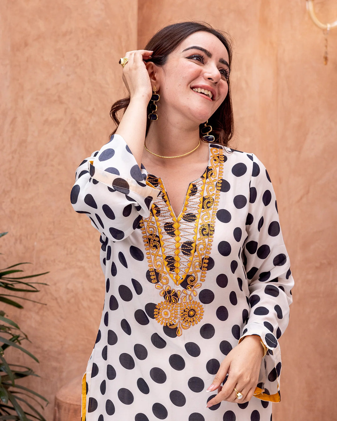 Off-White-Muslin-Polka-Embroidered-2-Piece-Kurta-Set