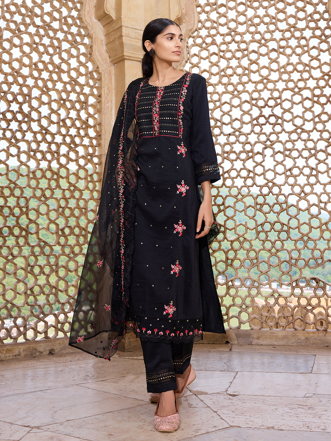 ZERESOUQ-Black-Silk-Blend-Solid-Embroidery-Straight-3-Piece-Kurta-Set