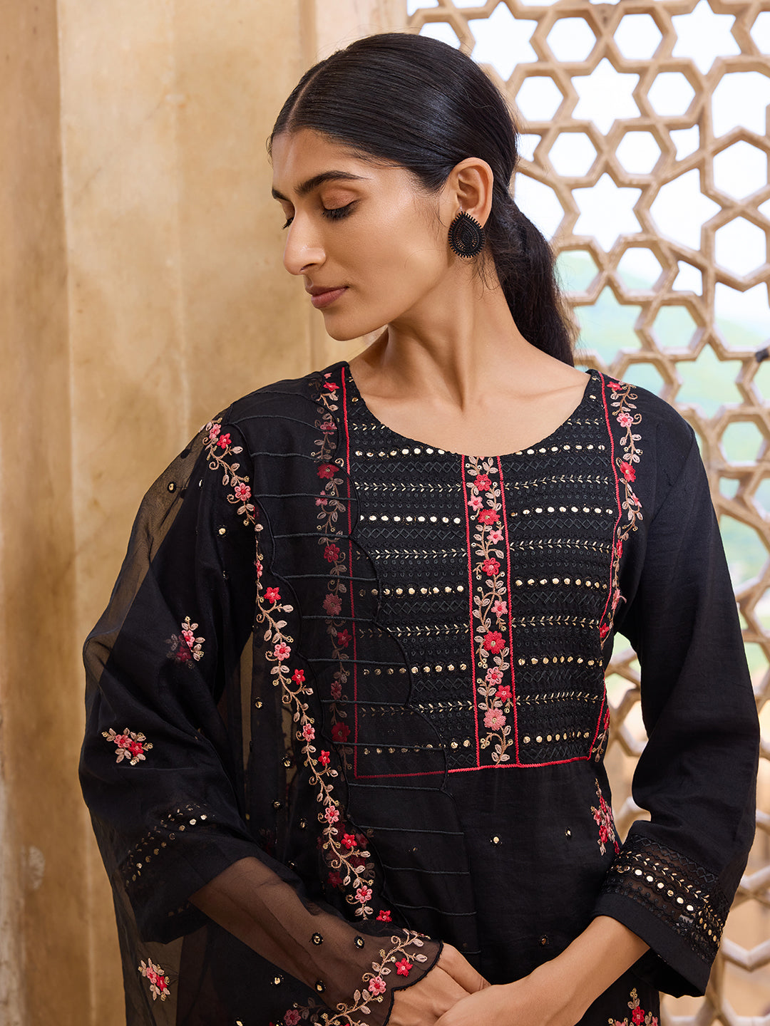 ZERESOUQ-Black-Silk-Blend-Solid-Embroidery-Straight-3-Piece-Kurta-Set