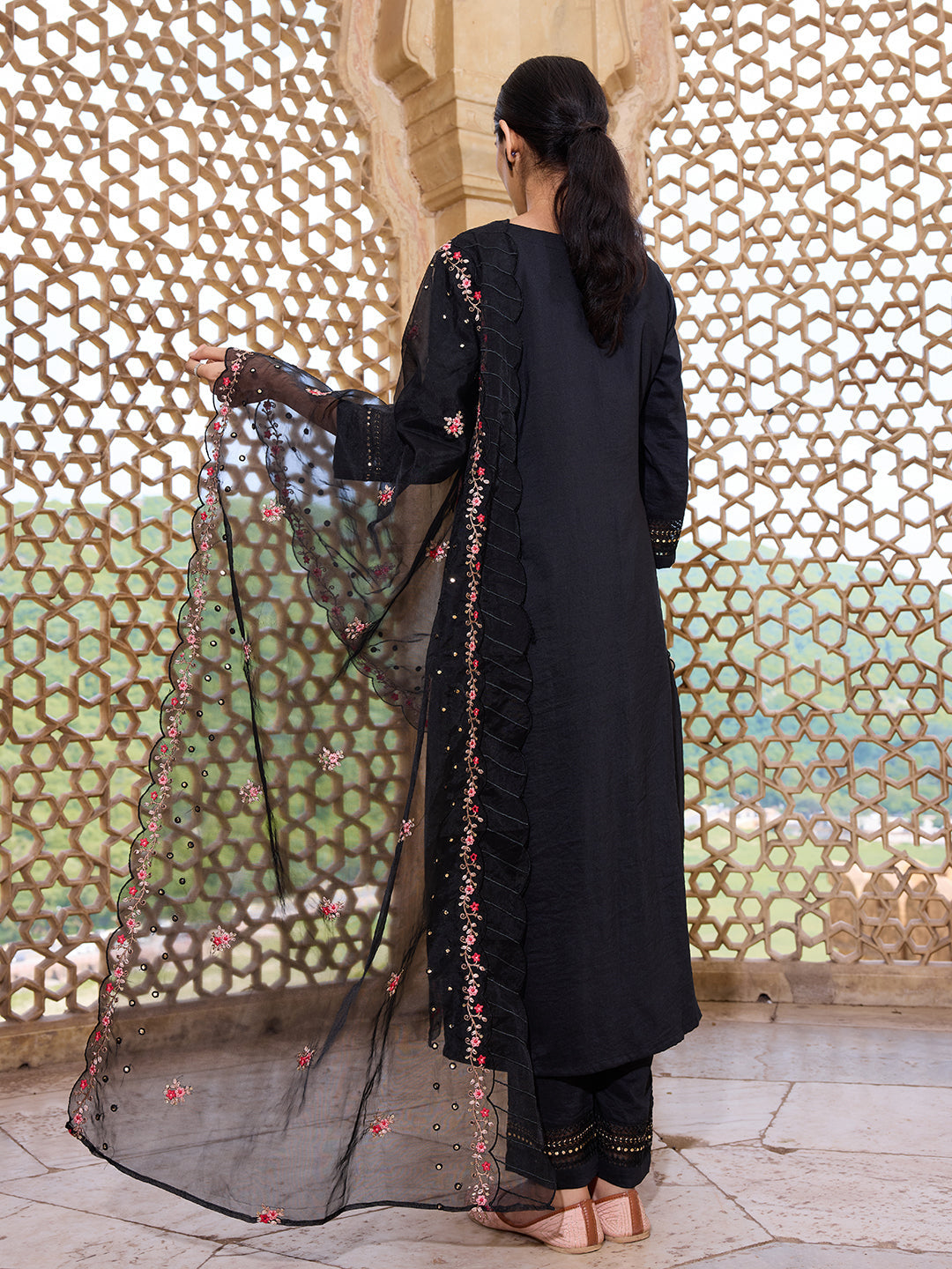 ZERESOUQ-Black-Silk-Blend-Solid-Embroidery-Straight-3-Piece-Kurta-Set