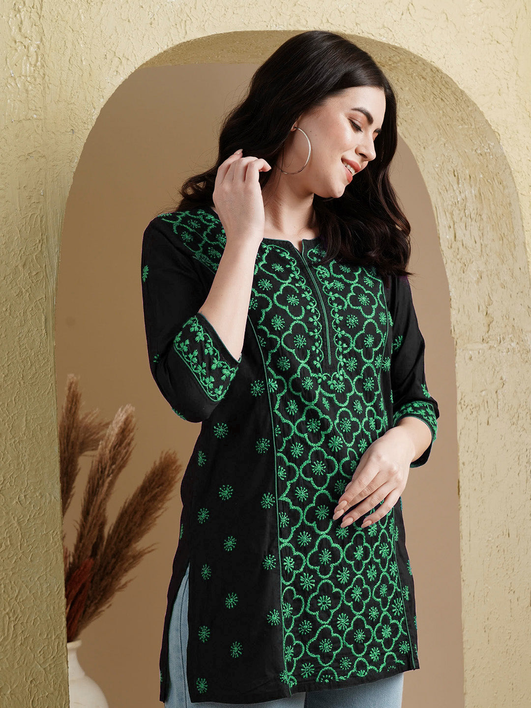Black-&-Green-Cotton-Floral-Embroidered-Chikankari-Kurti