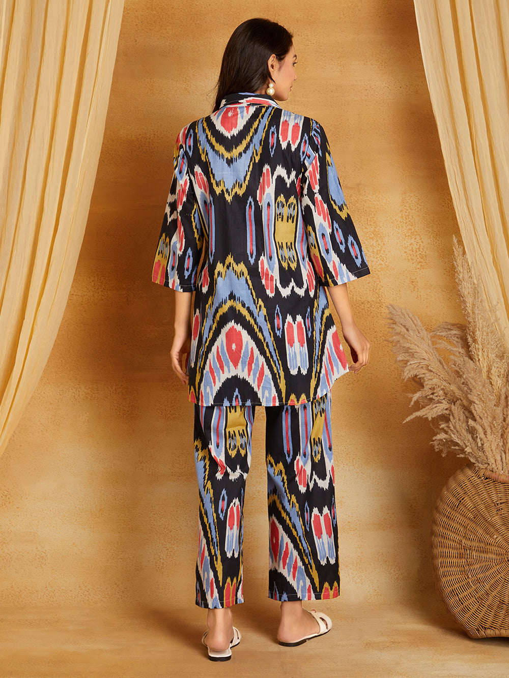 Black with Multicolored Ikkat Print Co-Ord Set (Set of 2)