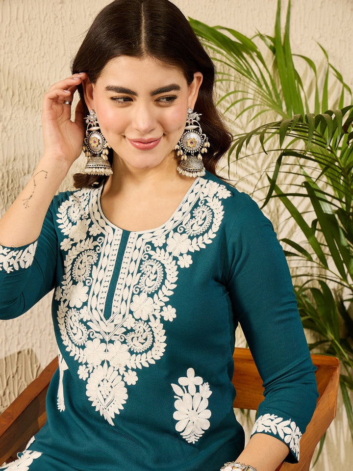 ZERESOUQ-Blue-Viscose-Rayon-Solid-Embroidered-Straight-Kurta