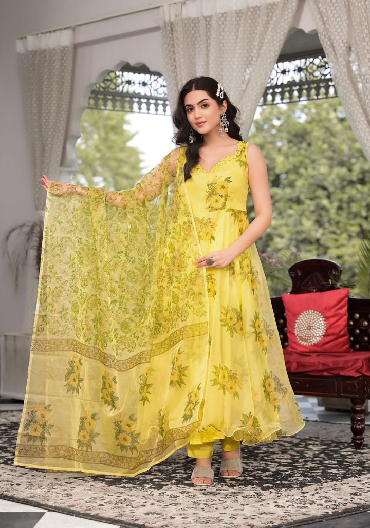 Light-Yellow-Organza-Floral-Anarkali-3-Piece-Kurta-Set