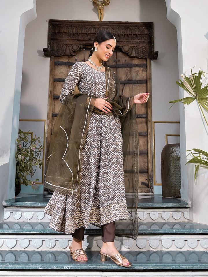 Brown-Muslin-Asymmetric-Print-Anarkali-3-Piece-Kurta-Set