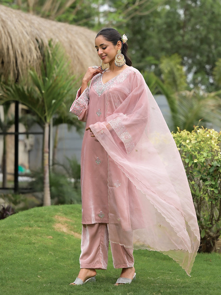 Pink-Velvet-Embroidered-3-Piece-Kurta-Set