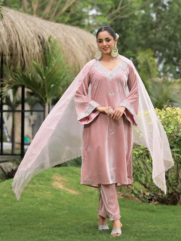 Pink-Velvet-Embroidered-3-Piece-Kurta-Set