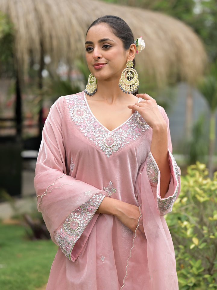 Pink-Velvet-Embroidered-3-Piece-Kurta-Set