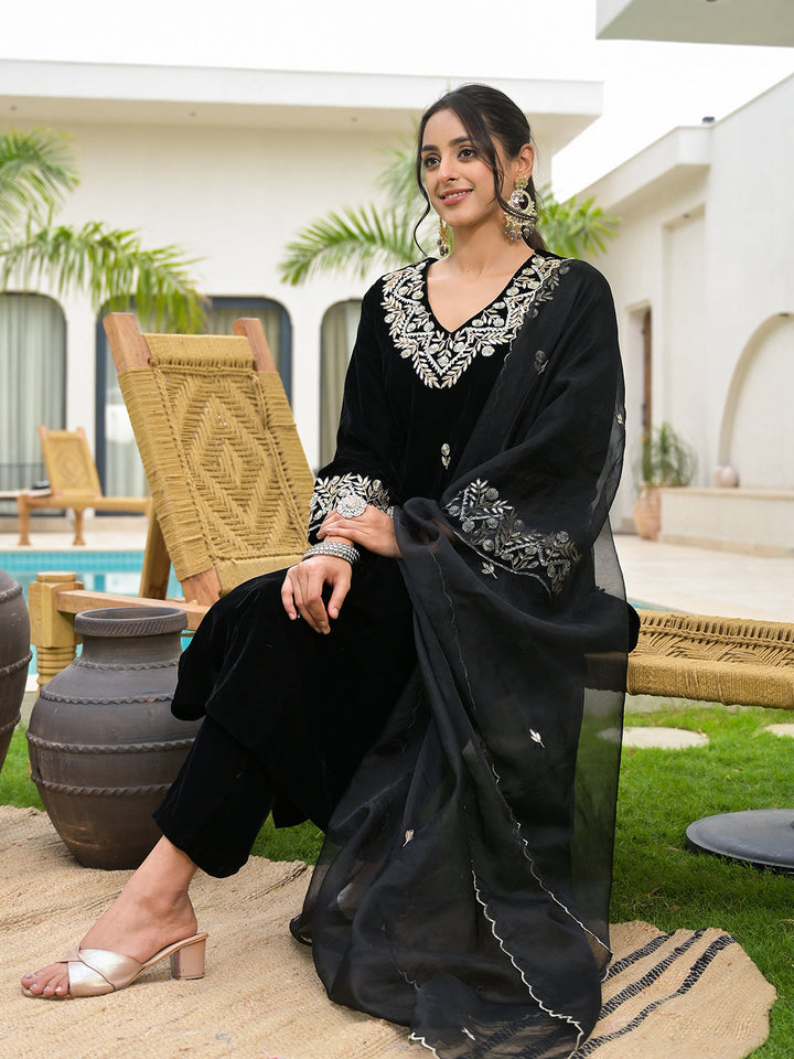 Black-Velvet-Embroidered-3-Piece-Kurta-Set