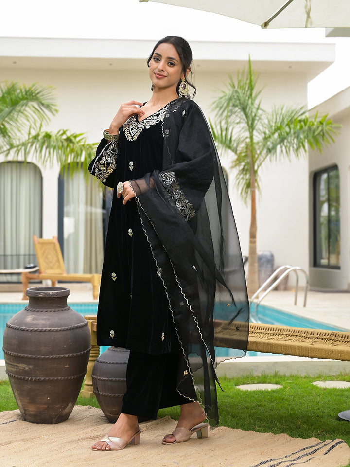 Black-Velvet-Embroidered-3-Piece-Kurta-Set