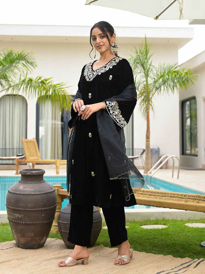 Black-Velvet-Embroidered-3-Piece-Kurta-Set