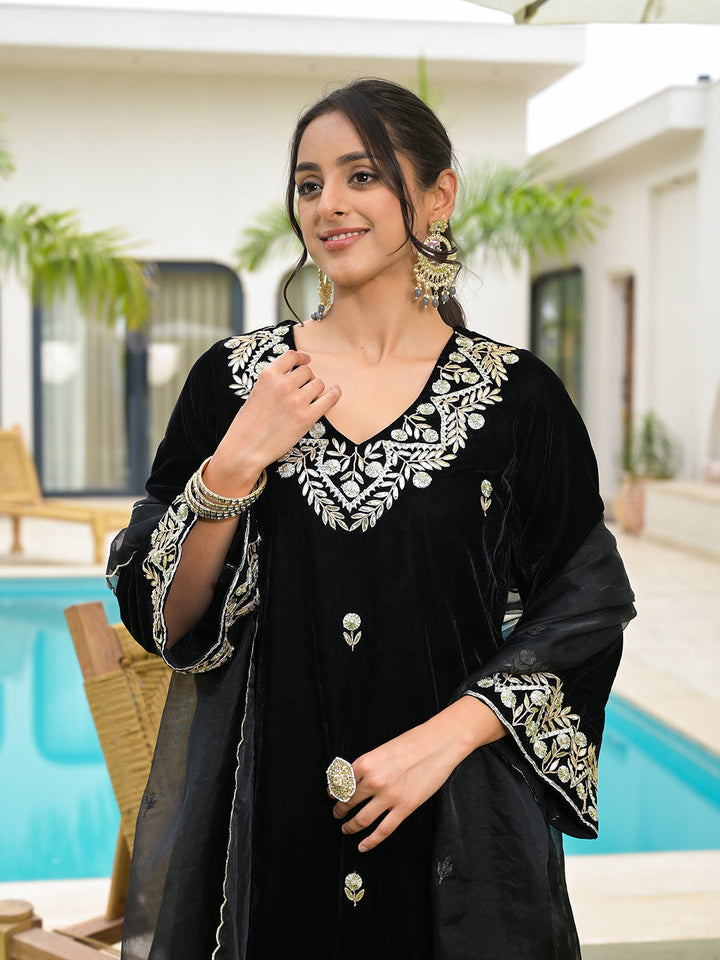 Black-Velvet-Embroidered-3-Piece-Kurta-Set