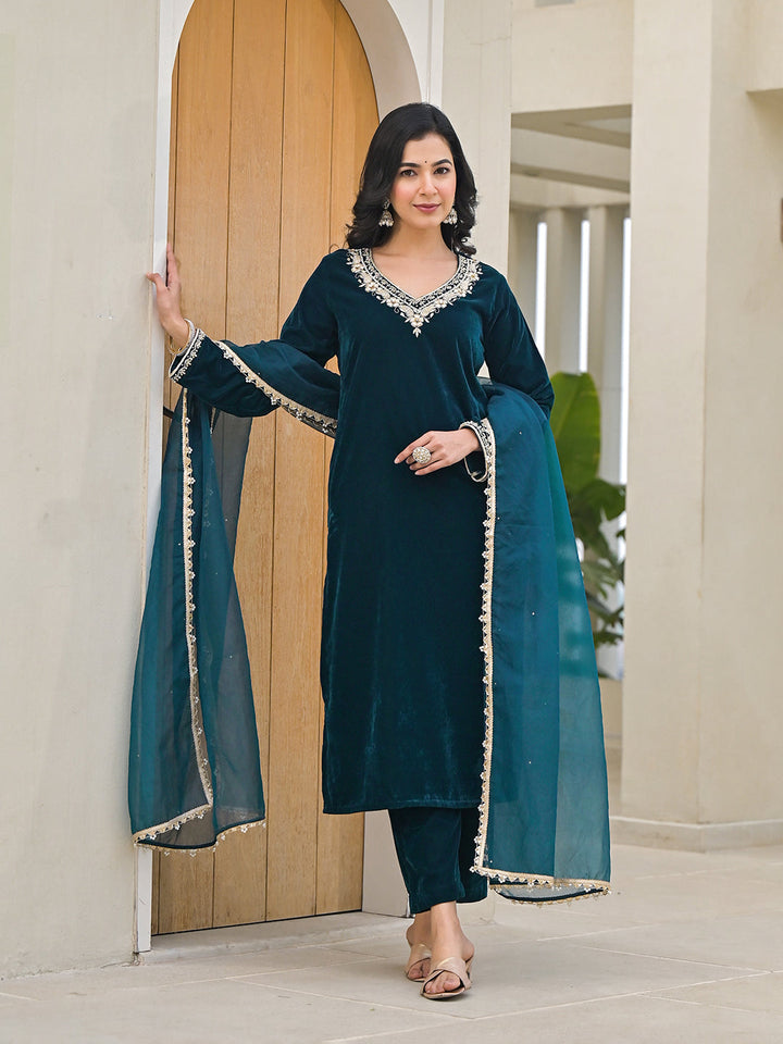 Green-Velvet-Embroidered-3-Piece-Kurta-Set