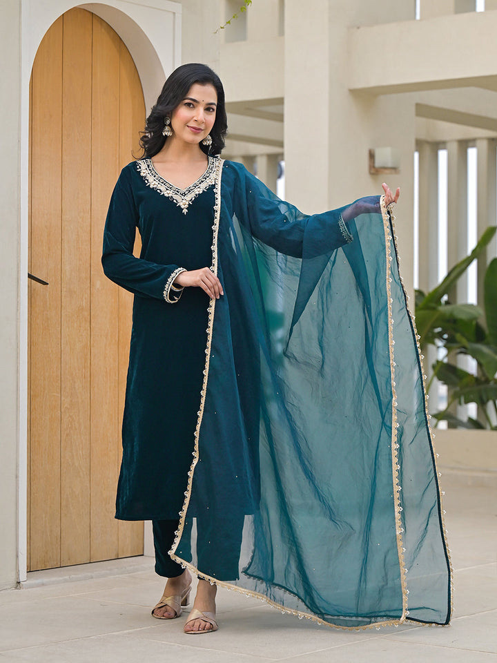Green-Velvet-Embroidered-3-Piece-Kurta-Set