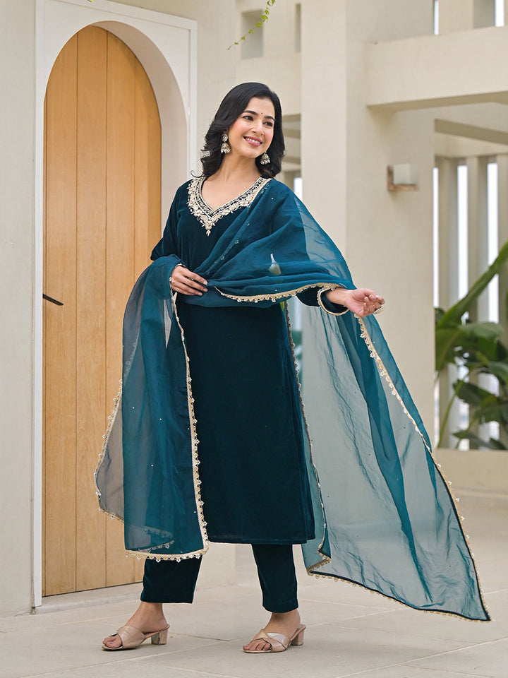 Green-Velvet-Embroidered-3-Piece-Kurta-Set