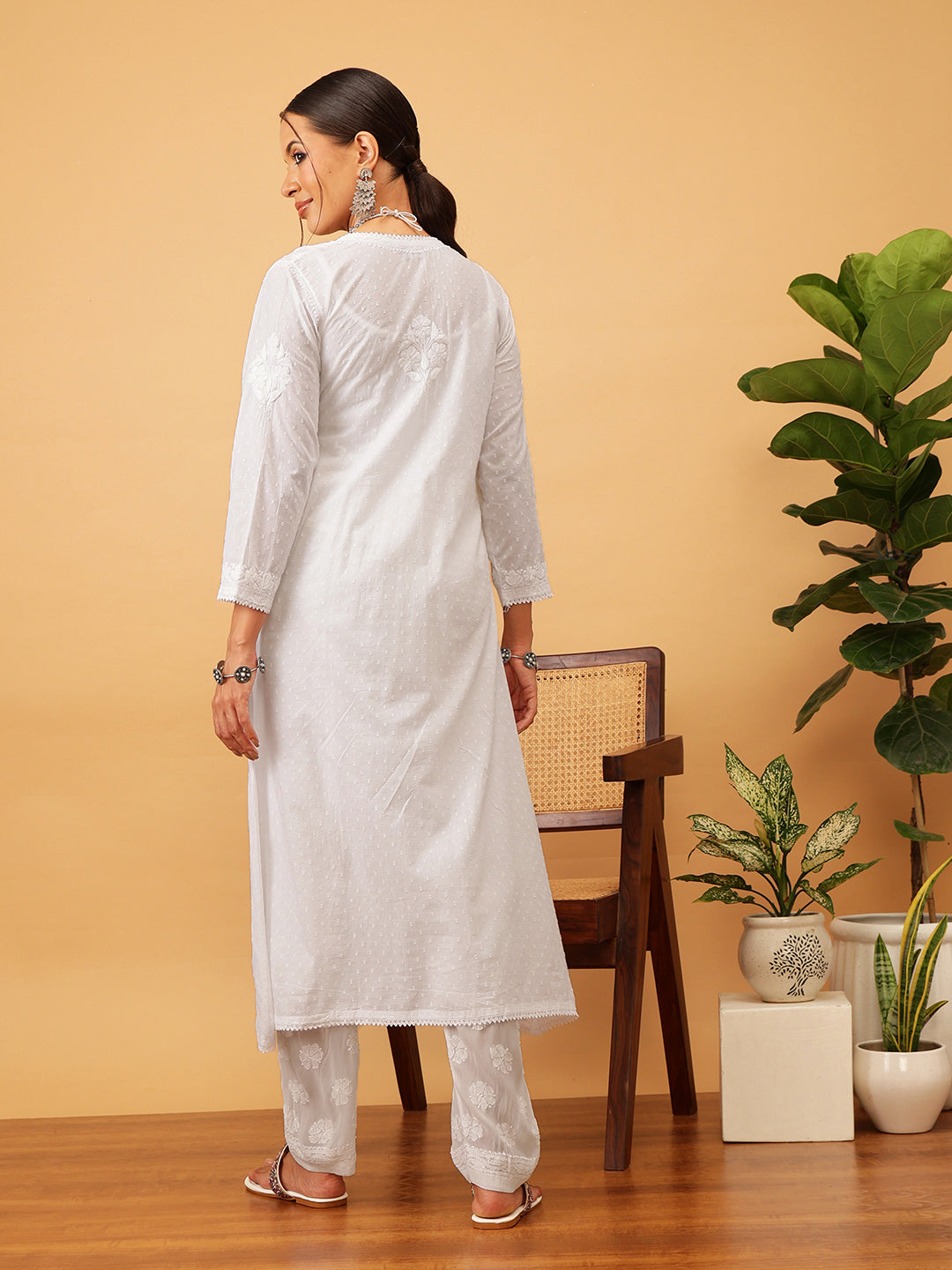 Dubby-White-Cotton-Angrakha-Embroidered-Chikankari-Kurta