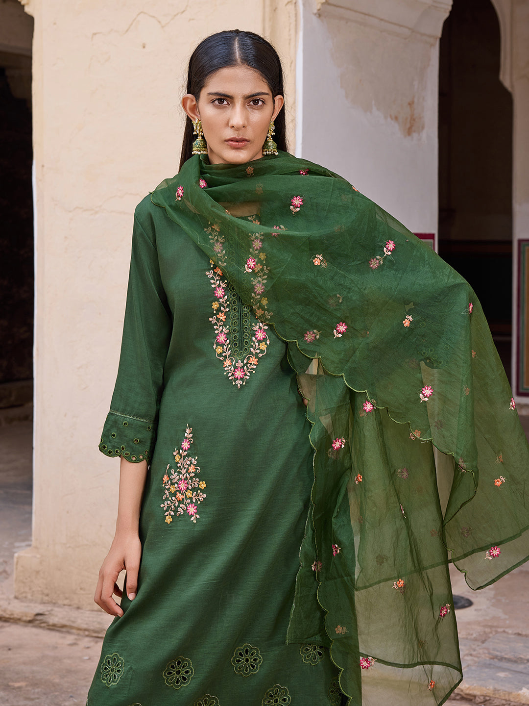 ZERESOUQ-Green-Silk-Blend-Solid-Embroidery-Straight-3-Piece-Kurta-Set