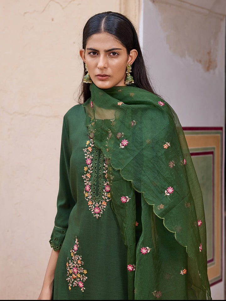 ZERESOUQ-Green-Silk-Blend-Solid-Embroidery-Straight-3-Piece-Kurta-Set