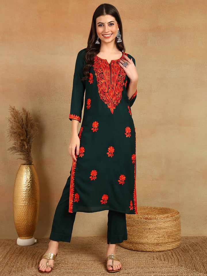 ZERESOUQ-Green-&-Red-Viscose-Rayon-Thread-Work-Straight-Kurta