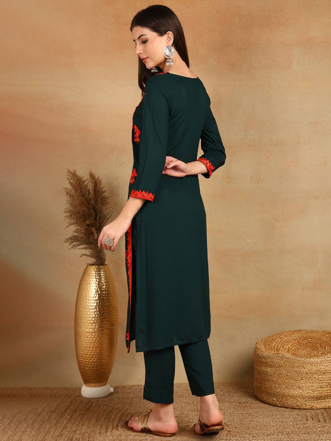 ZERESOUQ-Green-&-Red-Viscose-Rayon-Thread-Work-Straight-Kurta