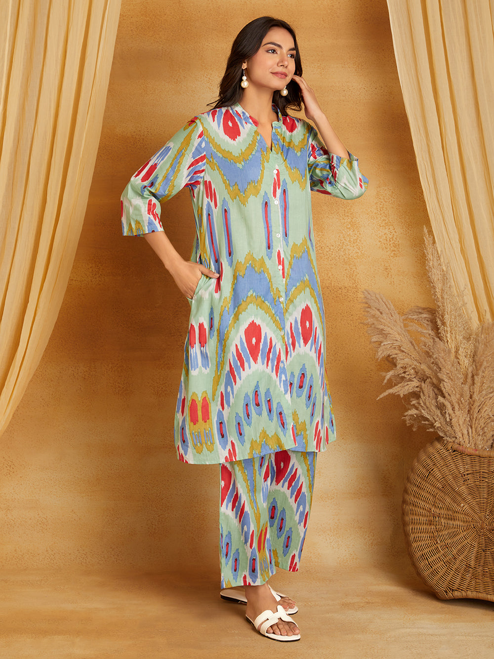 Green with Multicolor Printed Kurta with Pants (Set of 2)