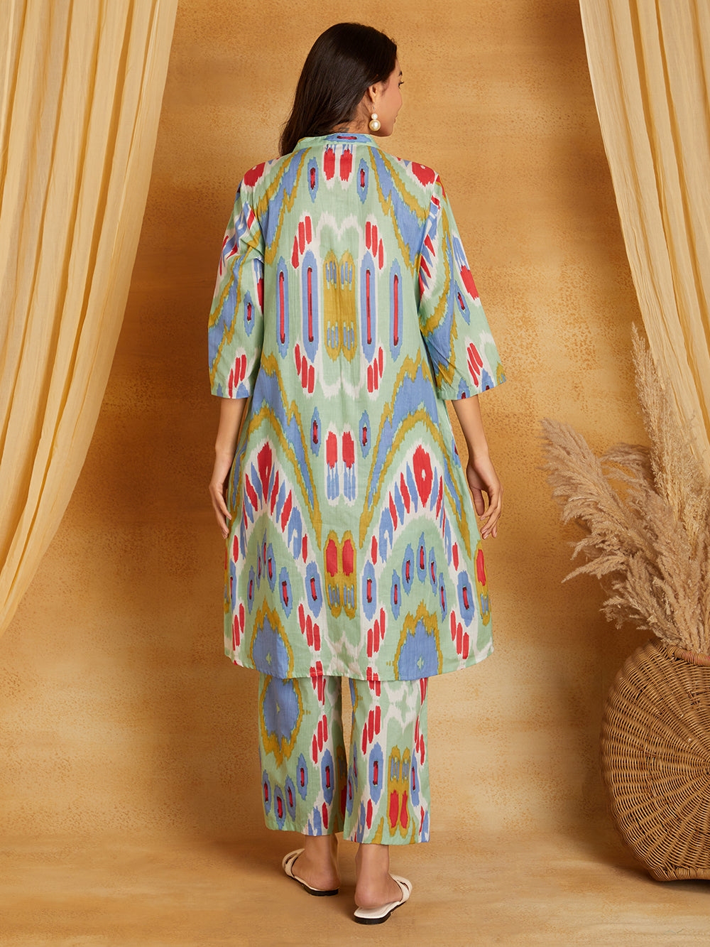 Green with Multicolor Printed Kurta with Pants (Set of 2)