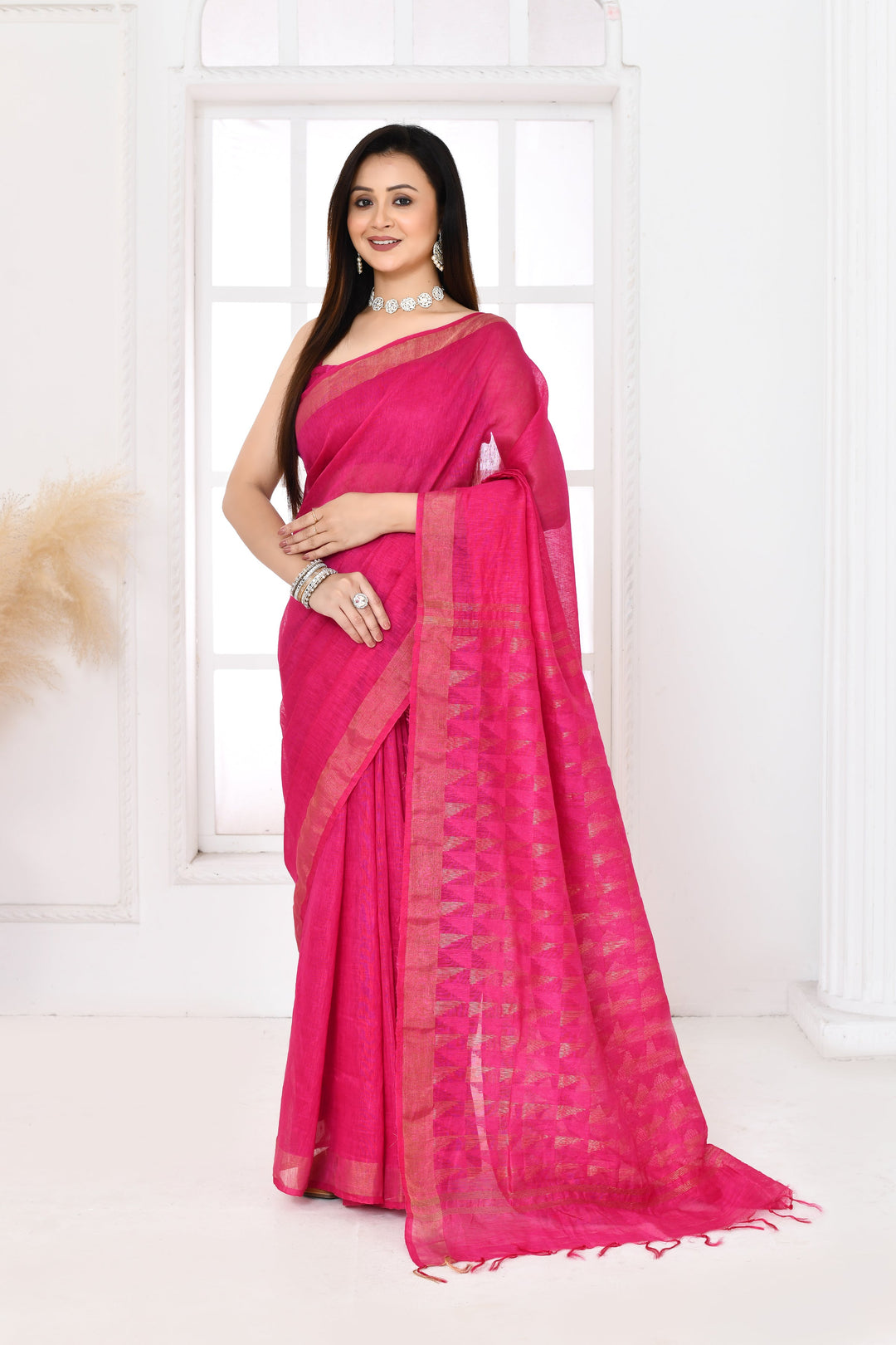 Magenta-Tussar-Linen-Handloom-Saree-With-Woven-Zari-Pallu