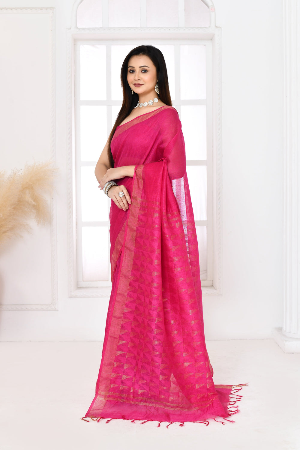 Magenta-Tussar-Linen-Handloom-Saree-With-Woven-Zari-Pallu