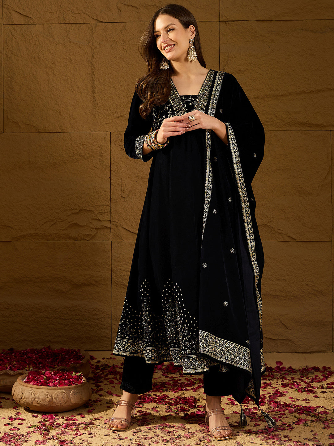 ZERESOUQ-Navy-Blue-Velvet-Floral-Printed-3-Piece-Anarkali-Set