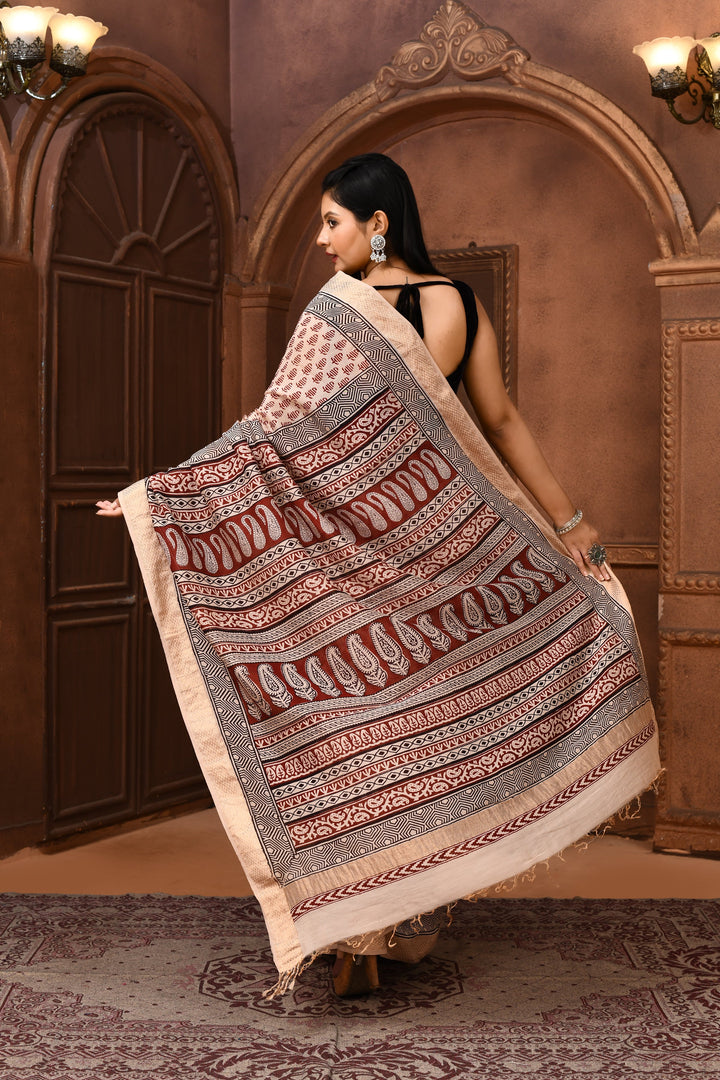 Off-White-&-Maroon-Maheshwari-Cross-Border-Bagh-Print-Saree