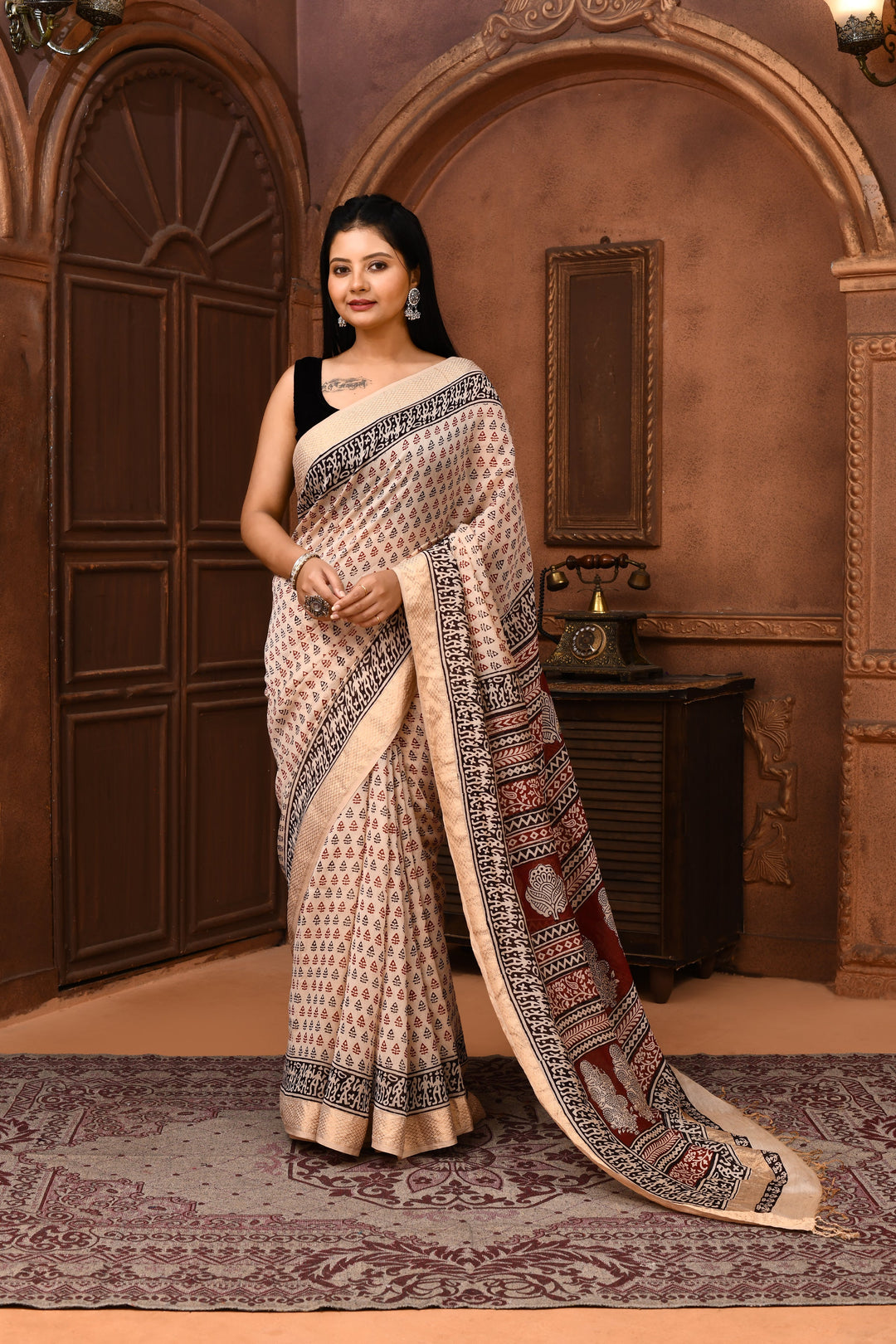 Off-White-Maheshwari-Cross-Border-Saree