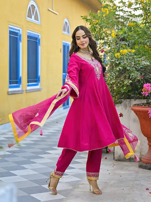 Pink-Silk-Blend-Embroidered-3-Piece-Kurta-Set