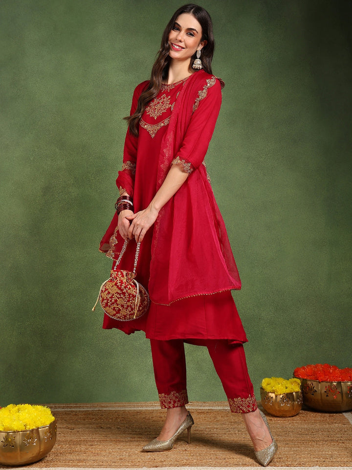 ZERESOUQ-Pink-Silk-Blend-Solid-Embroidered-Anarkali-Set