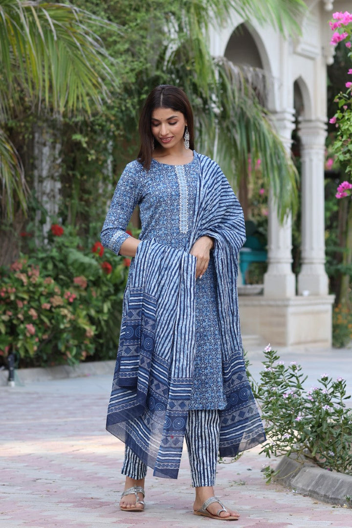 Blue-&-White-Cotton-Fabric-Printed-Fancy-Kurta-And-Palazzo