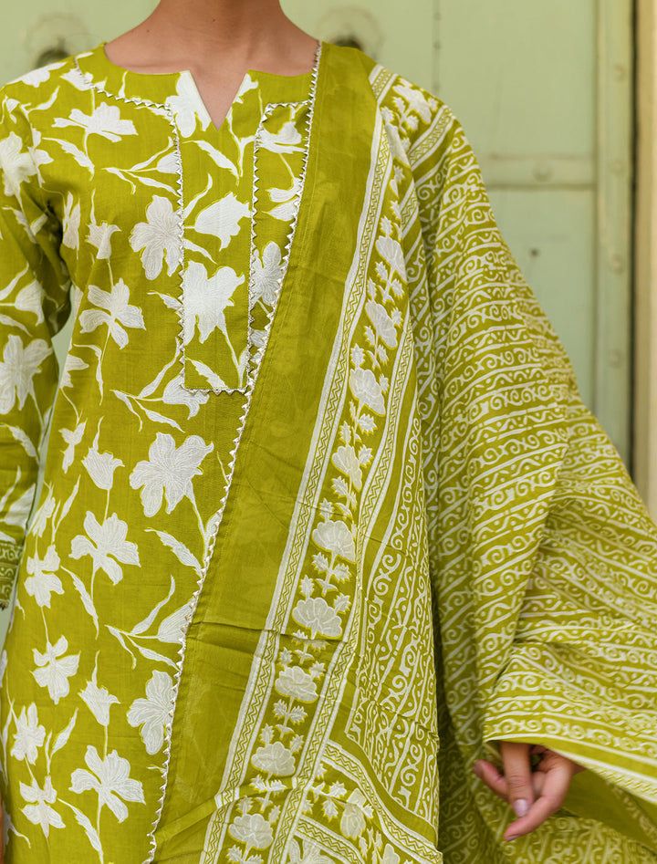 rangeelo-Floral-Printed-Regular-Pure-Cotton-Kurta-With-Trousers-&-Dupatta-RO195GREEN