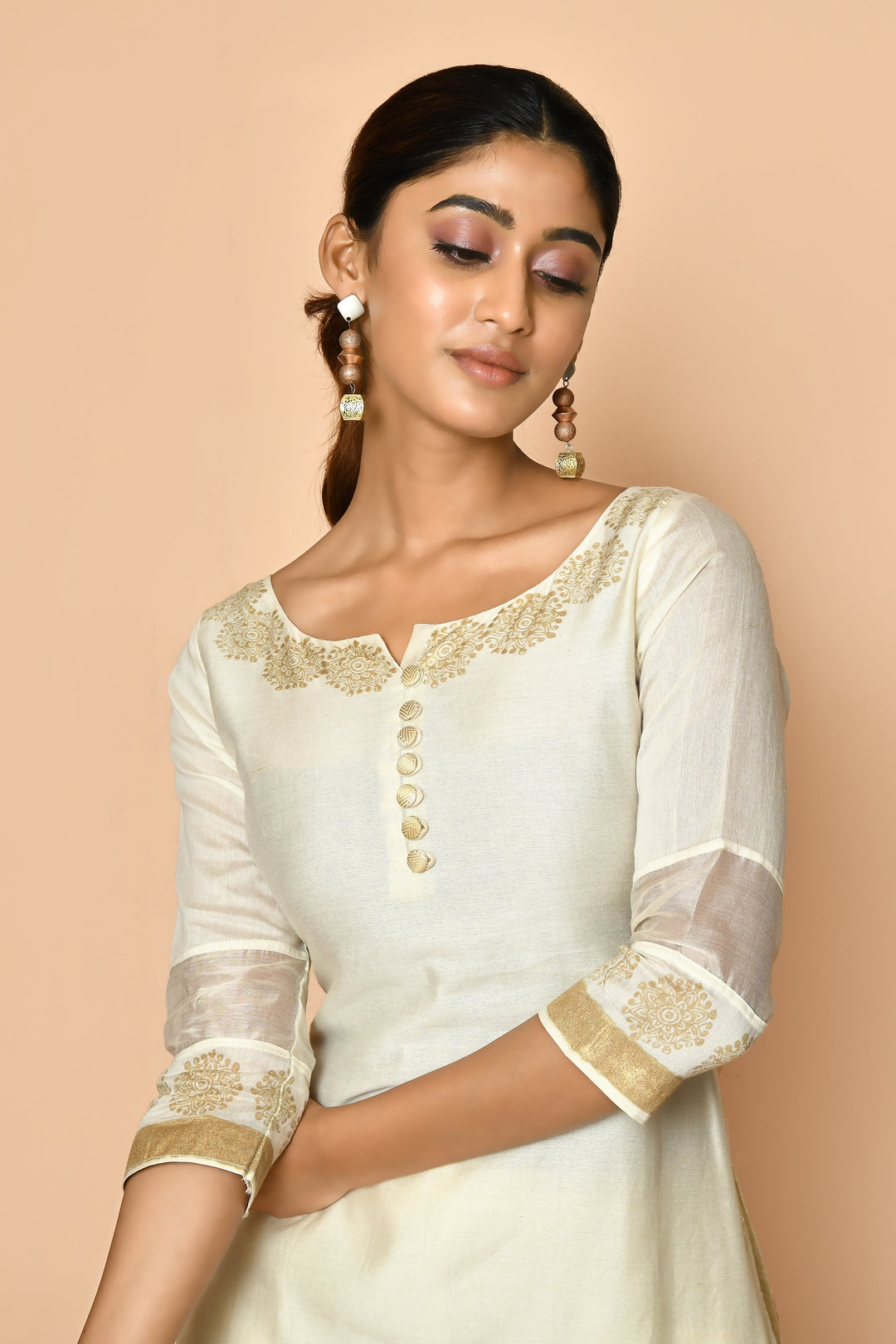 ZERESOUQ-Ayoola-Flora-Ivory-Maheshwari-Silk-Kurta-Set