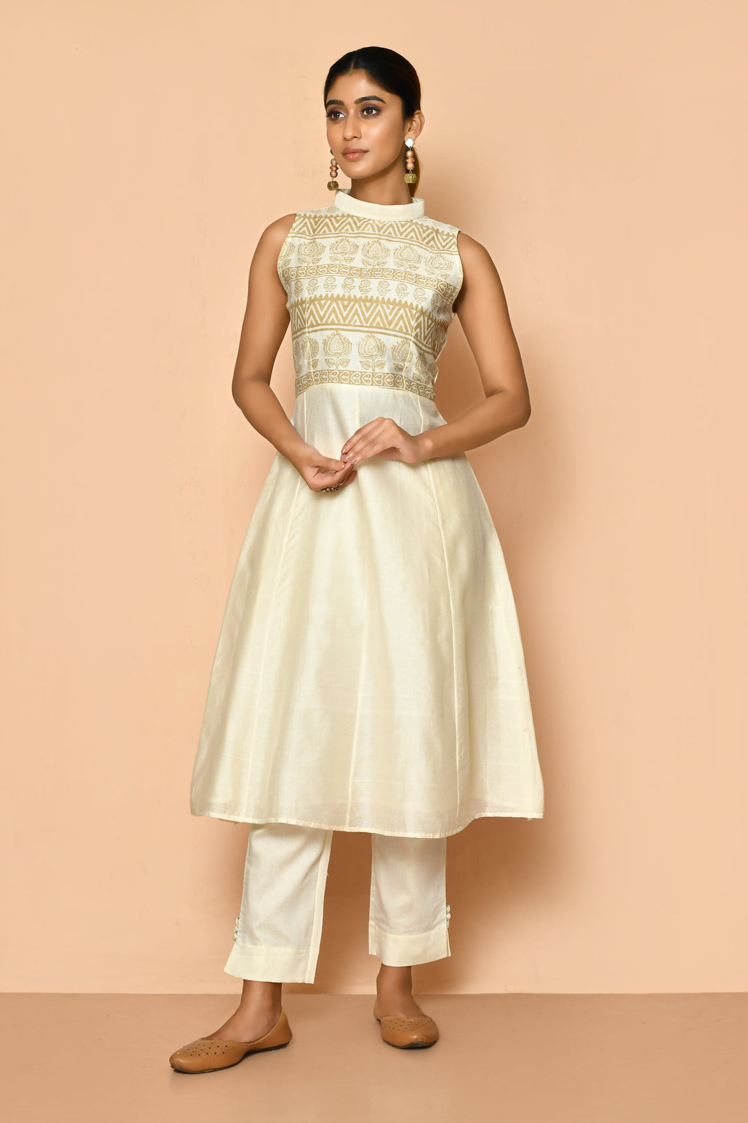 ZERESOUQ-Ayoola-Halter-Neck-Handloom-Maheshwari-Silk-Kurta-Set