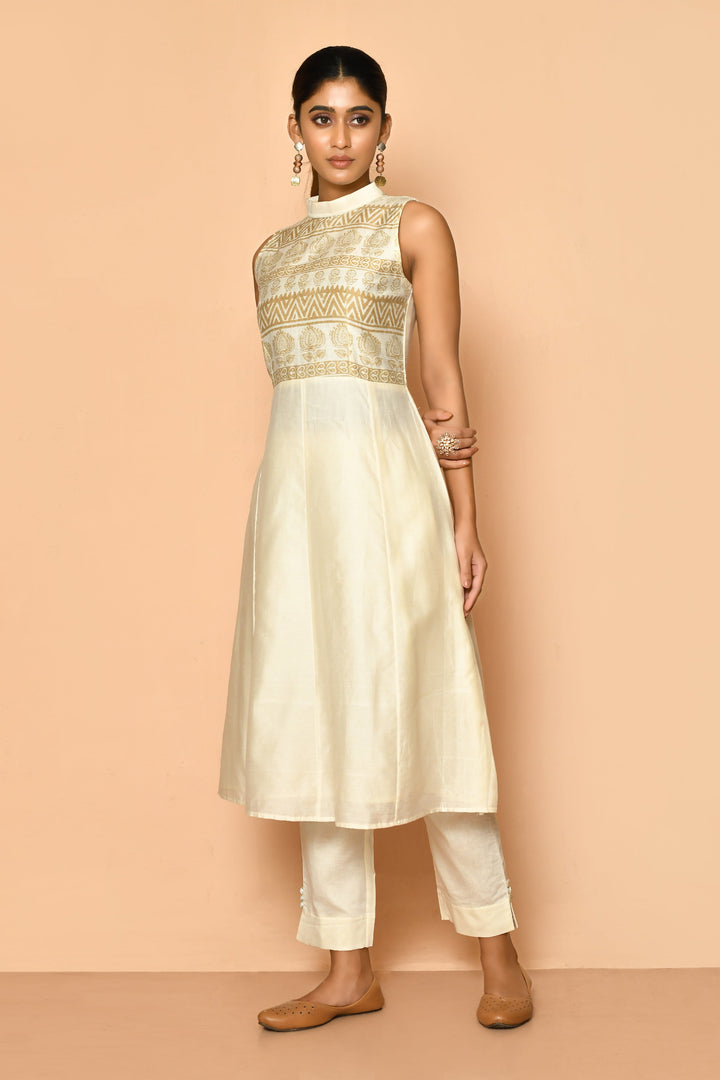 ZERESOUQ-Ayoola-Halter-Neck-Handloom-Maheshwari-Silk-Kurta-Set