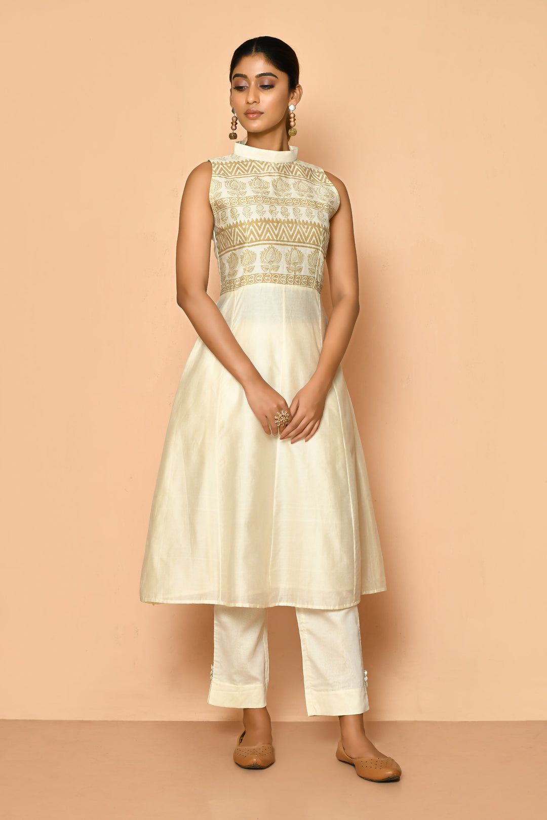 ZERESOUQ-Ayoola-Halter-Neck-Handloom-Maheshwari-Silk-Kurta-Set