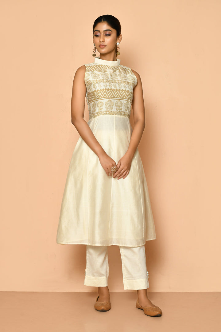 ZERESOUQ-Ayoola-Halter-Neck-Handloom-Maheshwari-Silk-Kurta-Set