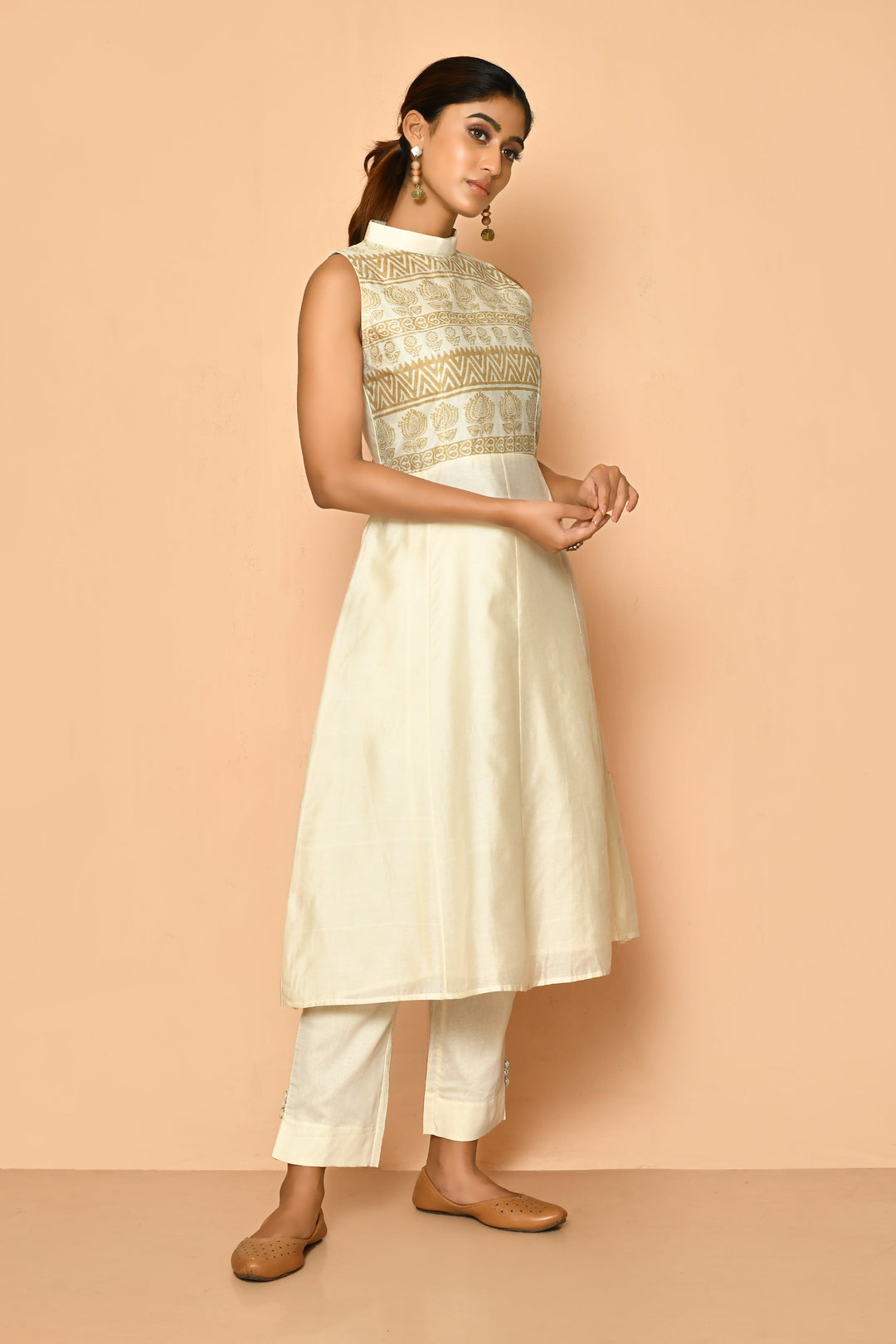 ZERESOUQ-Ayoola-Halter-Neck-Handloom-Maheshwari-Silk-Kurta-Set