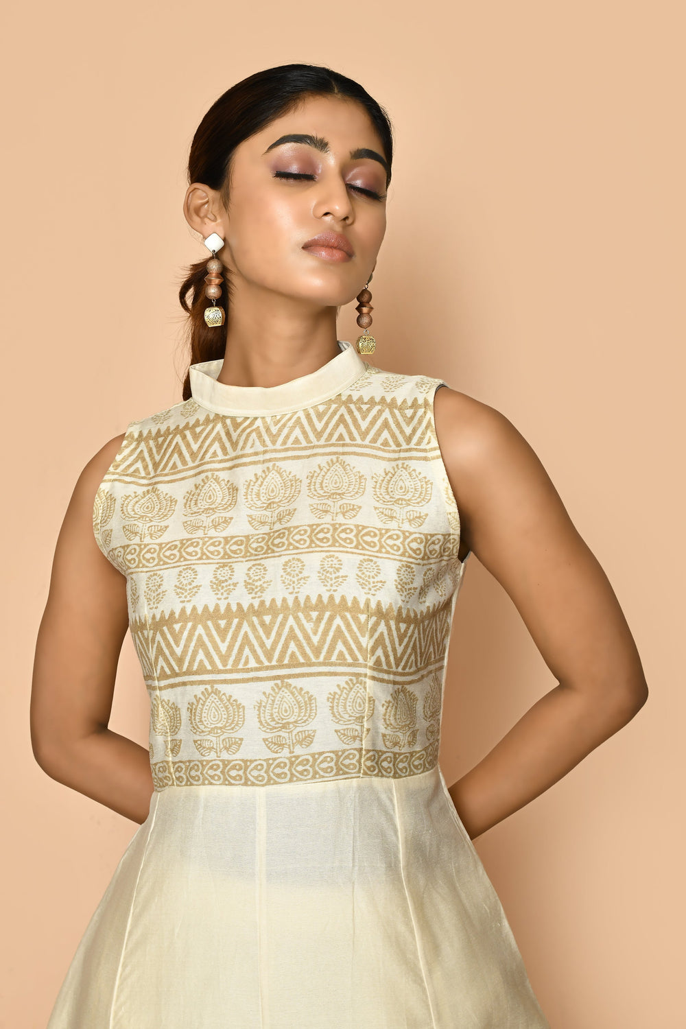 ZERESOUQ-Ayoola-Halter-Neck-Handloom-Maheshwari-Silk-Kurta-Set