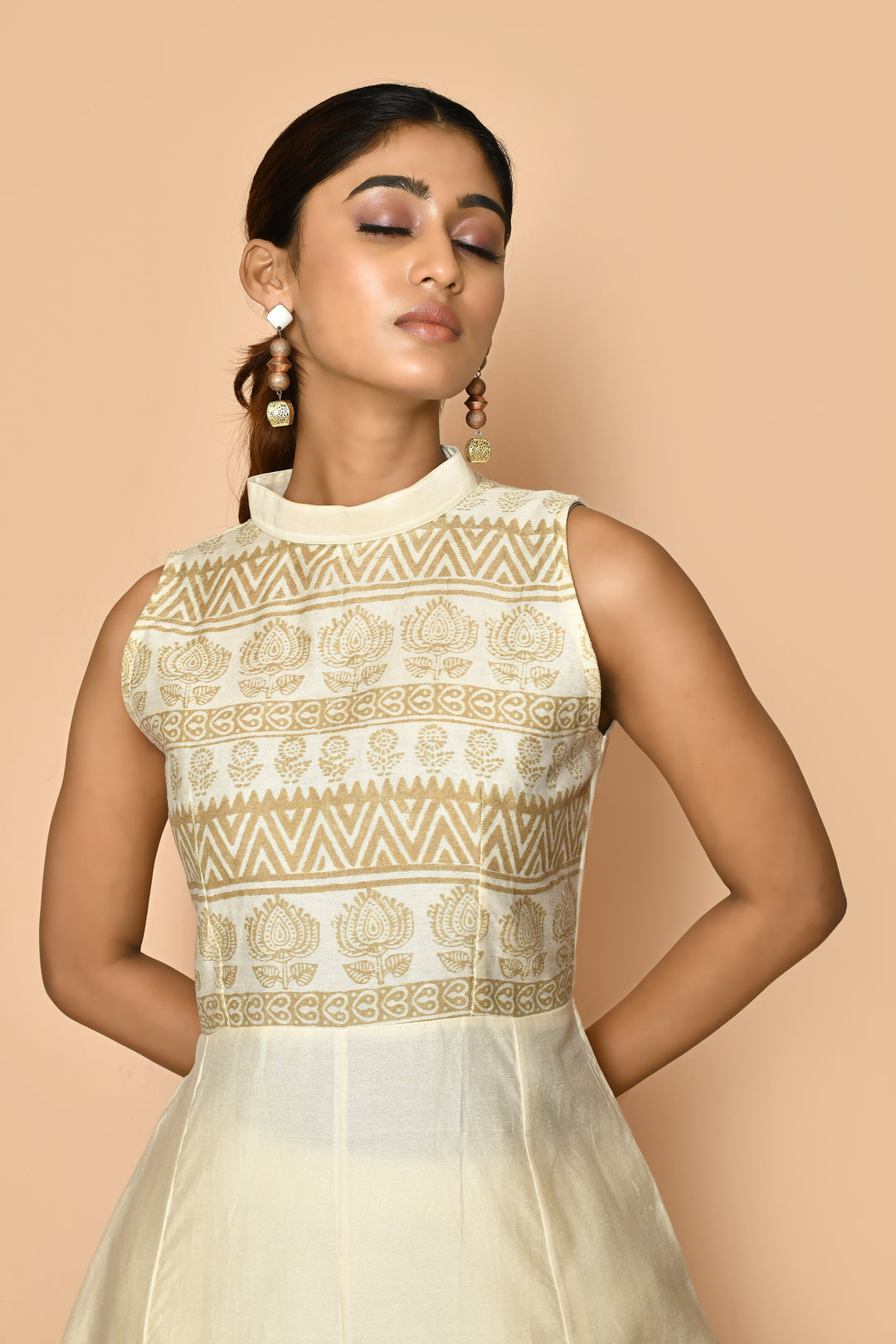 ZERESOUQ-Ayoola-Halter-Neck-Handloom-Maheshwari-Silk-Kurta-Set
