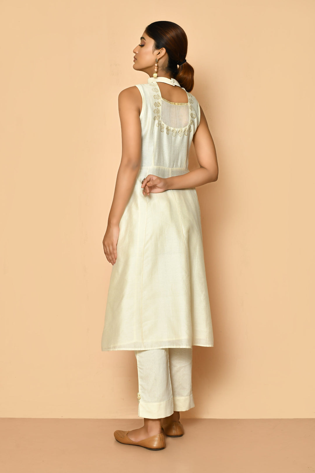 ZERESOUQ-Ayoola-Halter-Neck-Handloom-Maheshwari-Silk-Kurta-Set