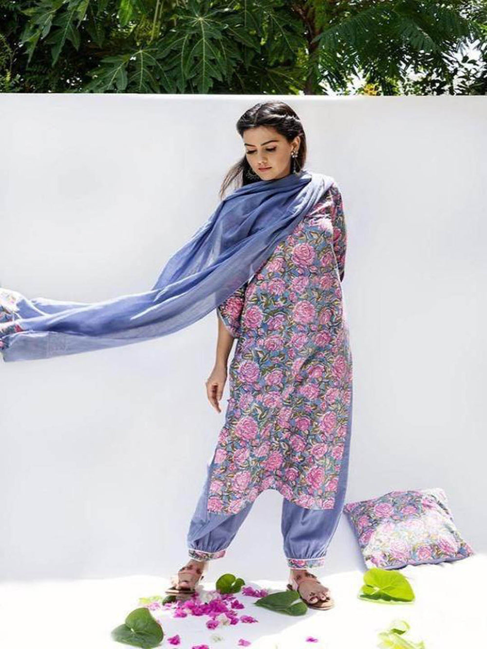 Baiguni-Loose-Kurta-With-Pants-(Set-Of-3)