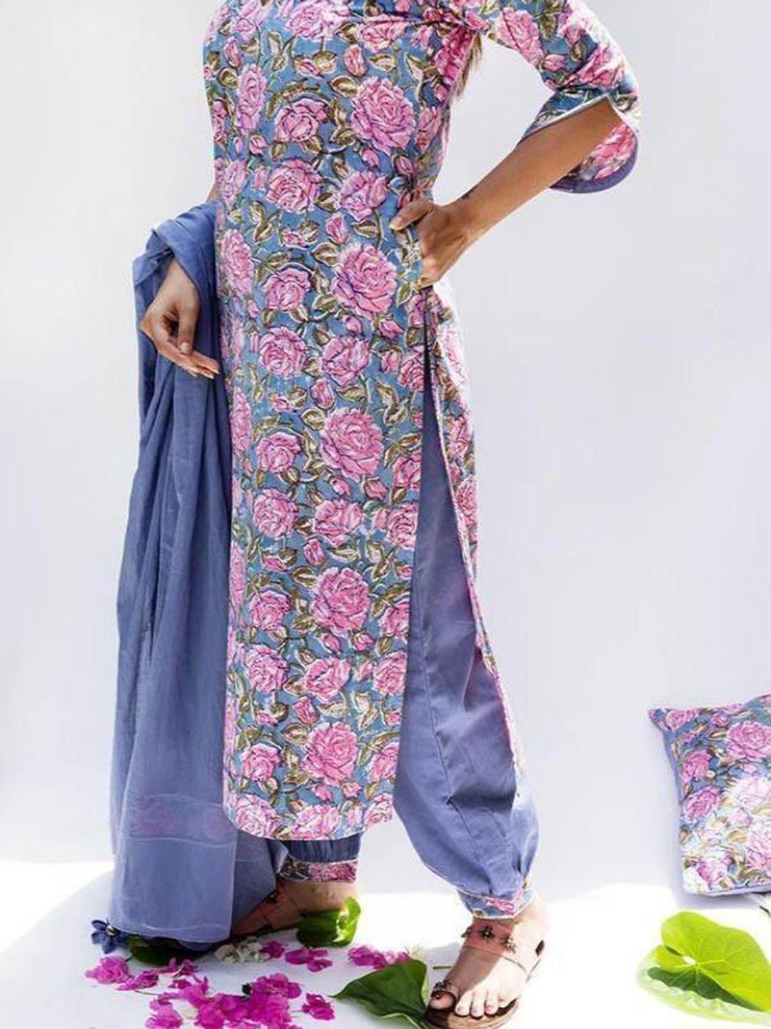 Baiguni-Loose-Kurta-With-Pants-(Set-Of-3)