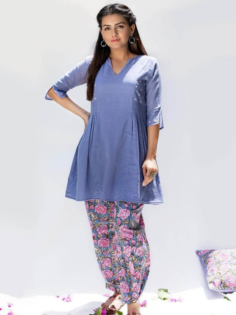 Baiguni-Short-Kurti-And-Pants