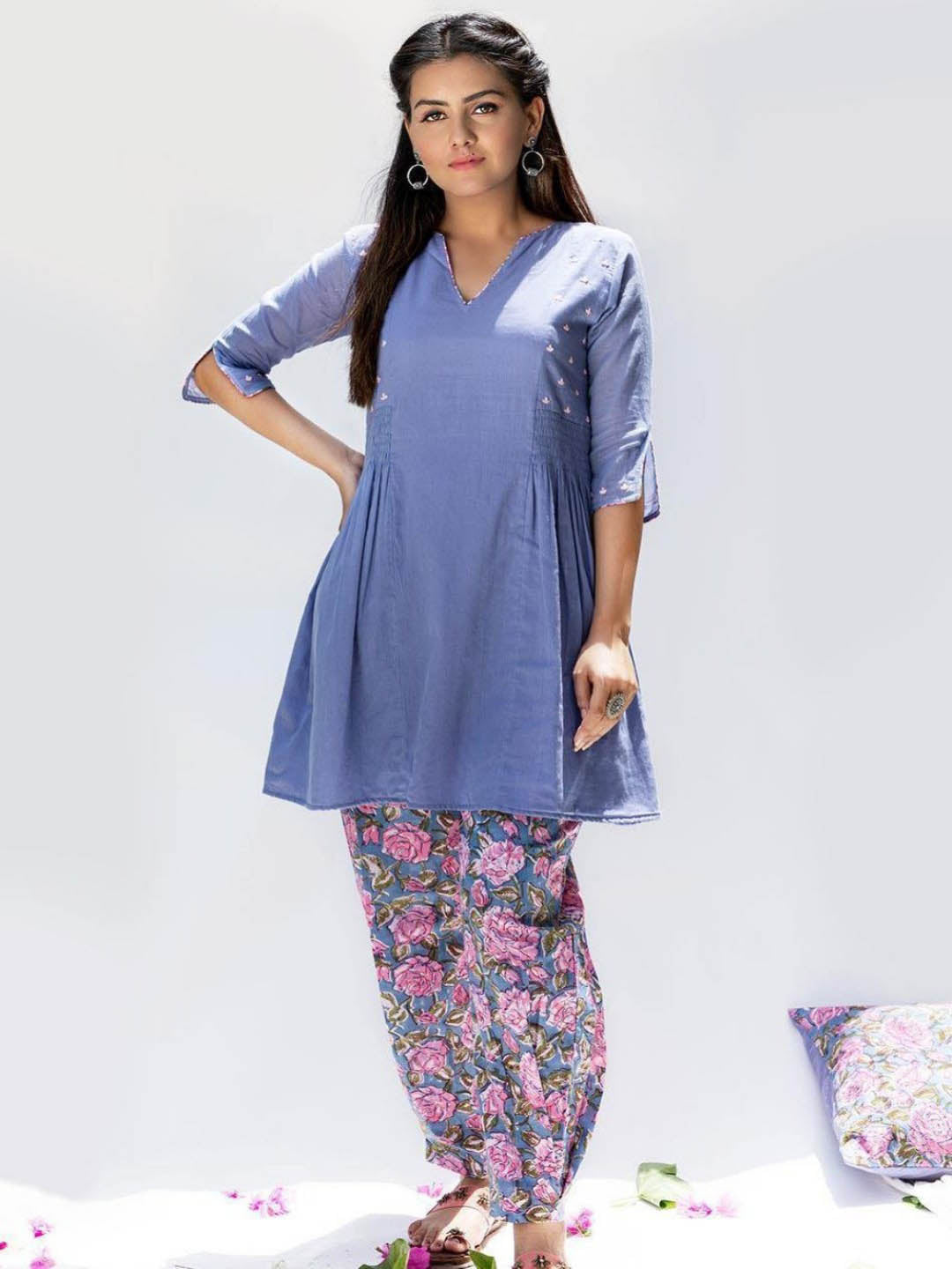 Baiguni-Short-Kurti-And-Pants