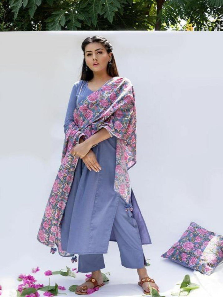 Baiguni-Straight-Kurta-And-Pant-Set