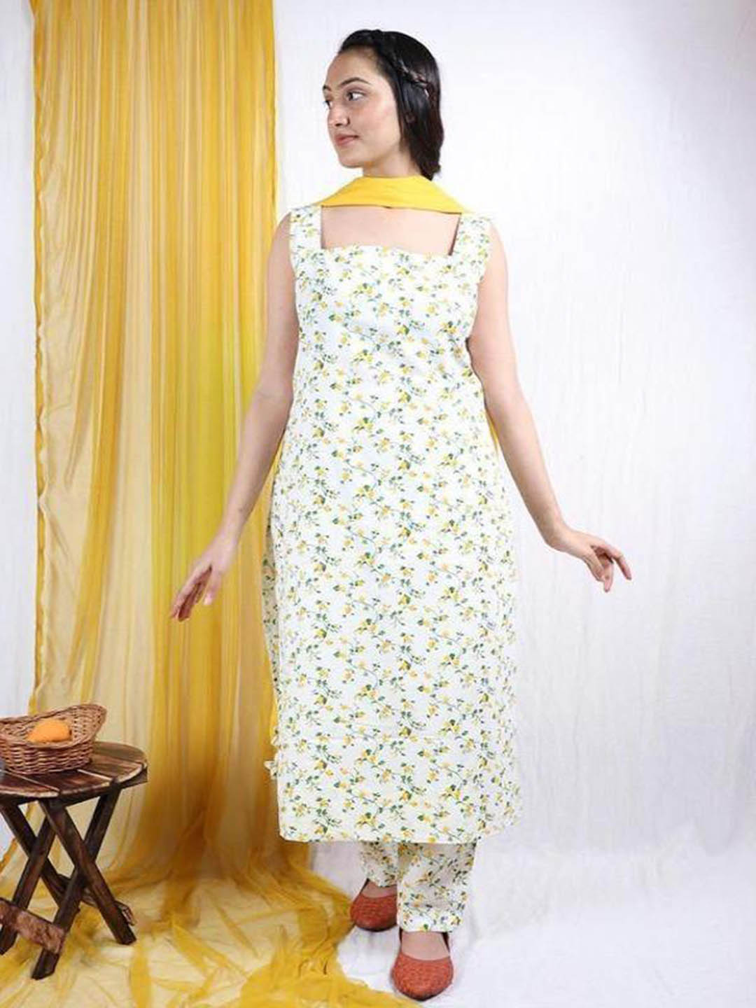 Basantah-Sleevless-Kurta-Set-(Set-Of-3)